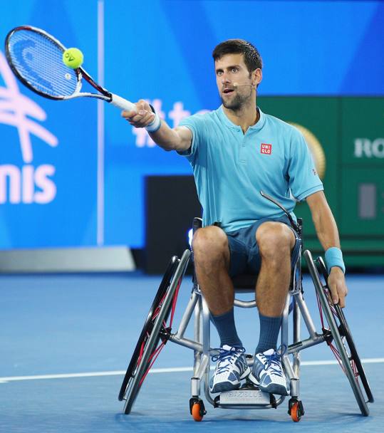 Luned scatteranno gli Australian Open e Novak Djokovic, sei volte campione a Melbourne, non si  sottratto  ad una serata-show con i maggiori rappresentanti dello sport australiano. 